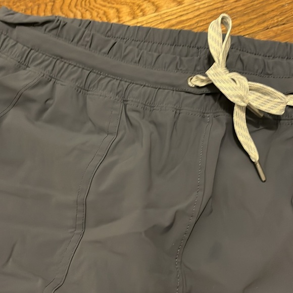 Vuori women’s joggers - Picture 3 of 7